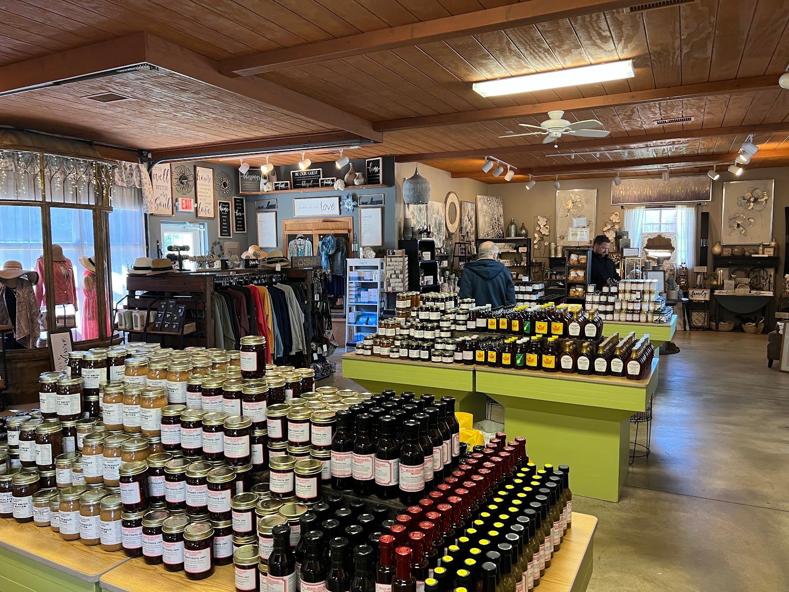 Olde Orchard Antique Mall, Egg Harbor