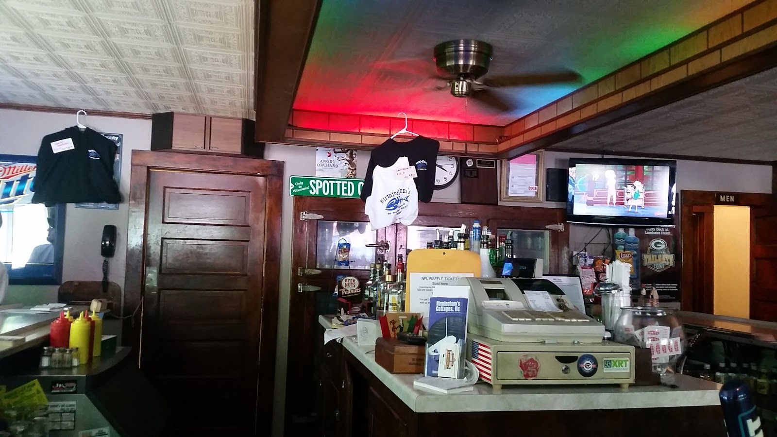 Birmingham's Bar and Cottages, Sturgeon Bay