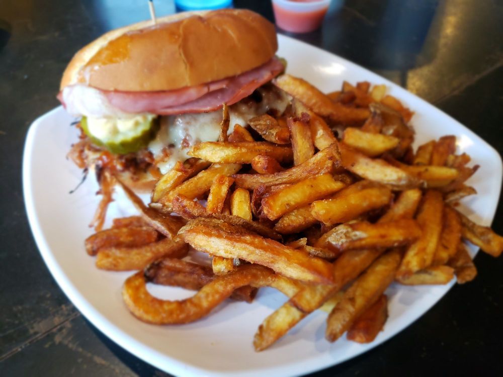 Brick Lot Pub & Grill, Sturgeon Bay