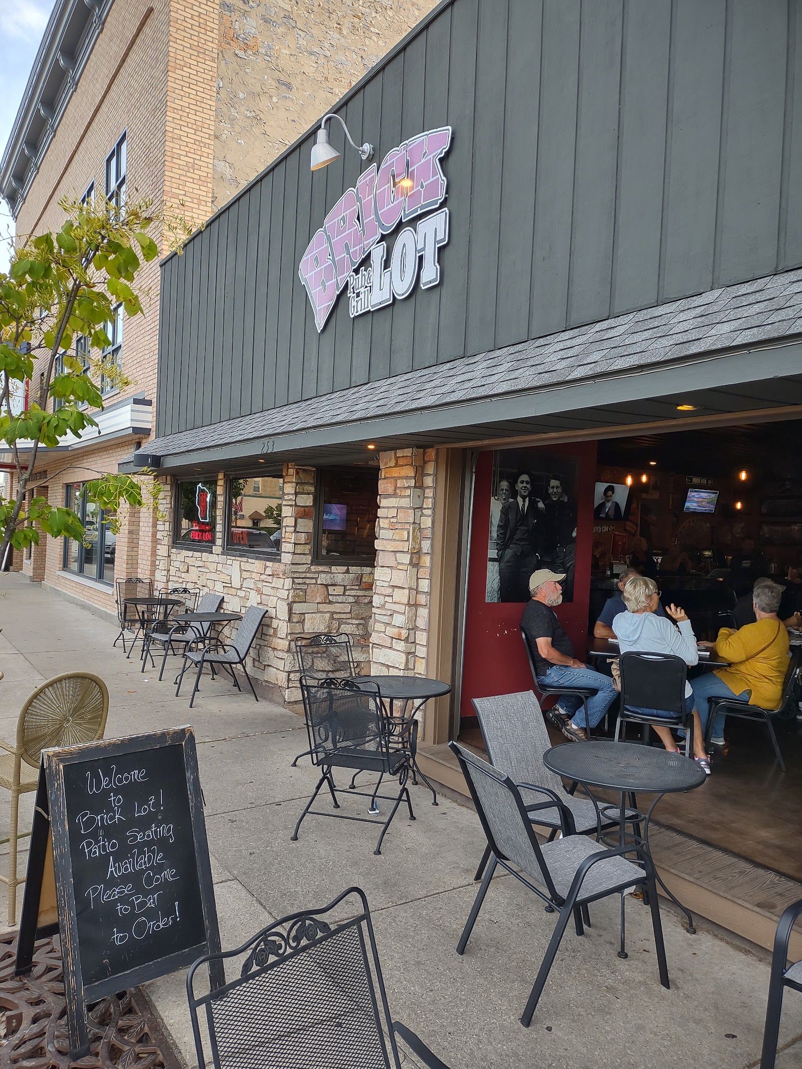 Brick Lot Pub & Grill, Sturgeon Bay