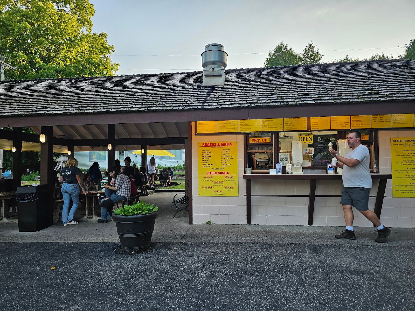 Albatross Drive-in and Tiki Bar, Washington Island